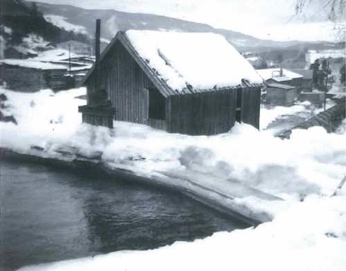 1950 - En kaldt vinterdag ved Kvitvella fossen 1950